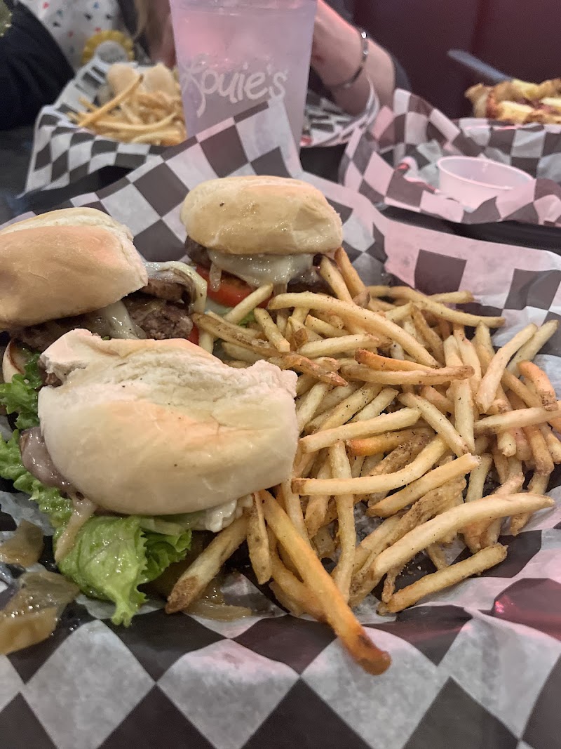 Louie's Grill & Bar photo 3